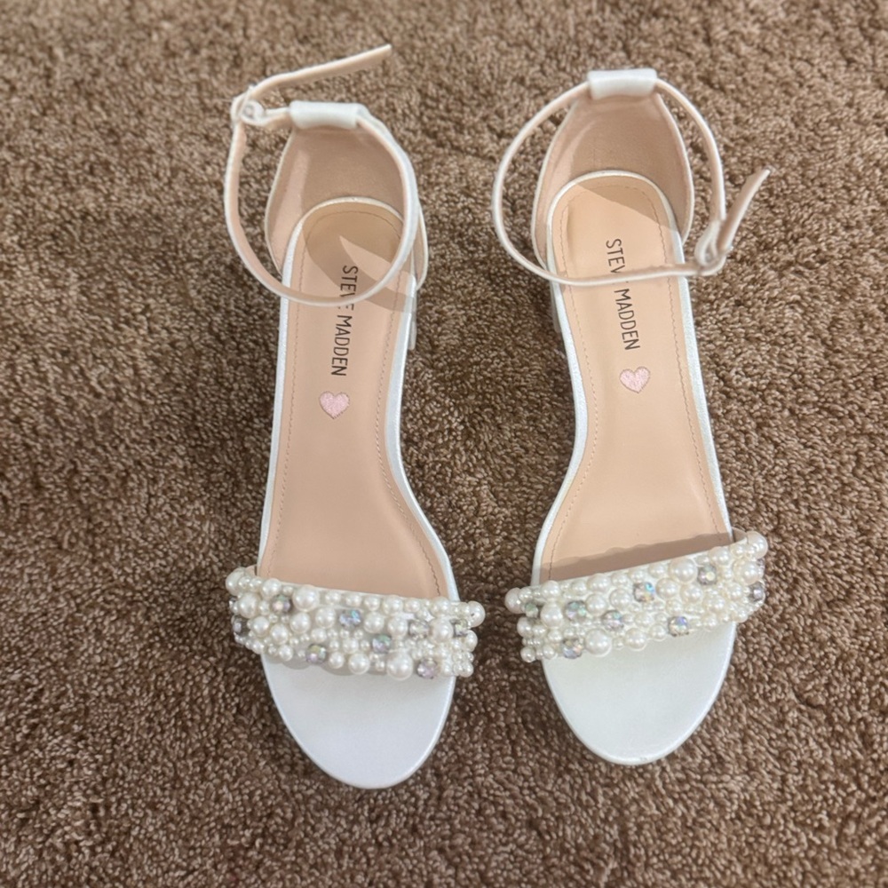 Steve Madden, girls dress shoes. Size 4